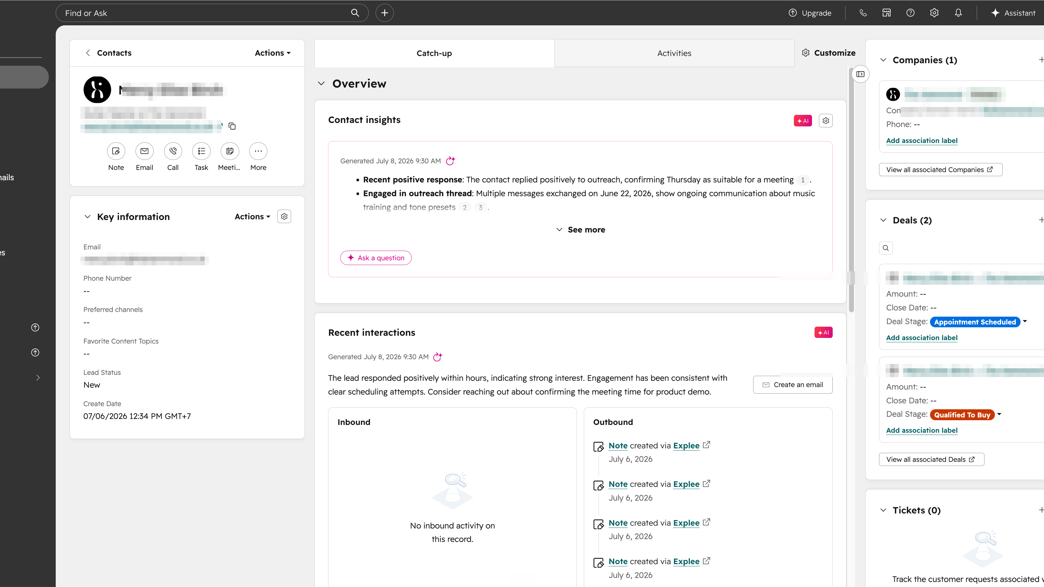 A hot lead synced by Explee: a HubSpot contact with the title, company, phone, and LinkedIn filled in